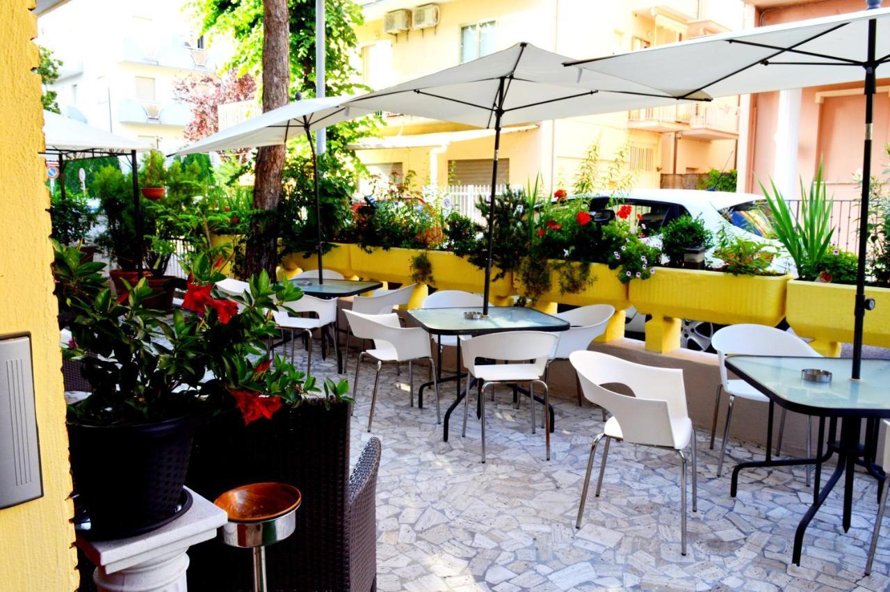 Hotel Cirene Rimini Exterior photo