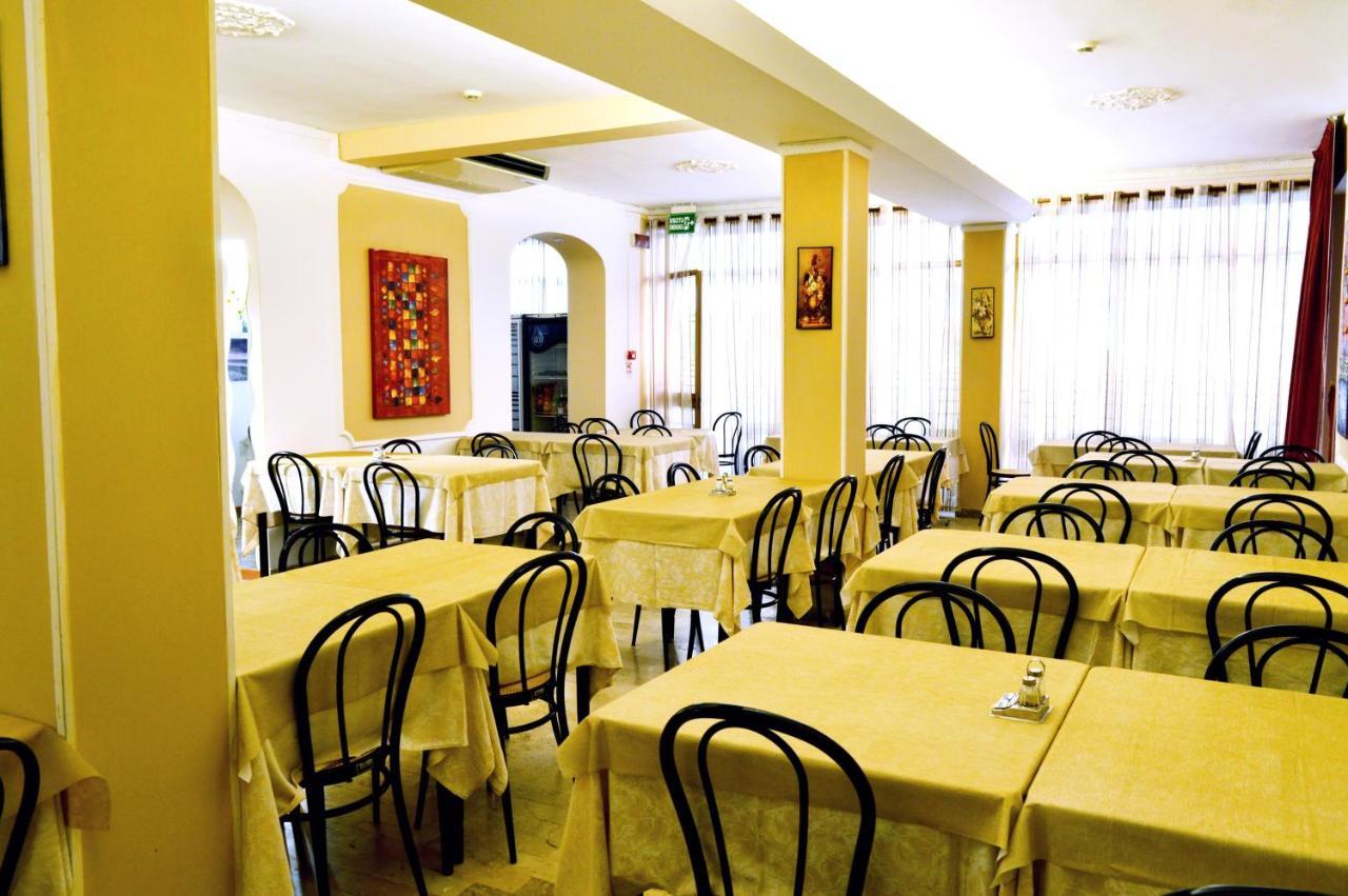 Hotel Cirene Rimini Exterior photo