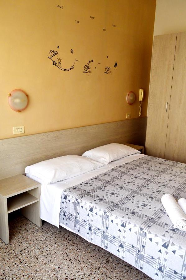 Hotel Cirene Rimini Exterior photo