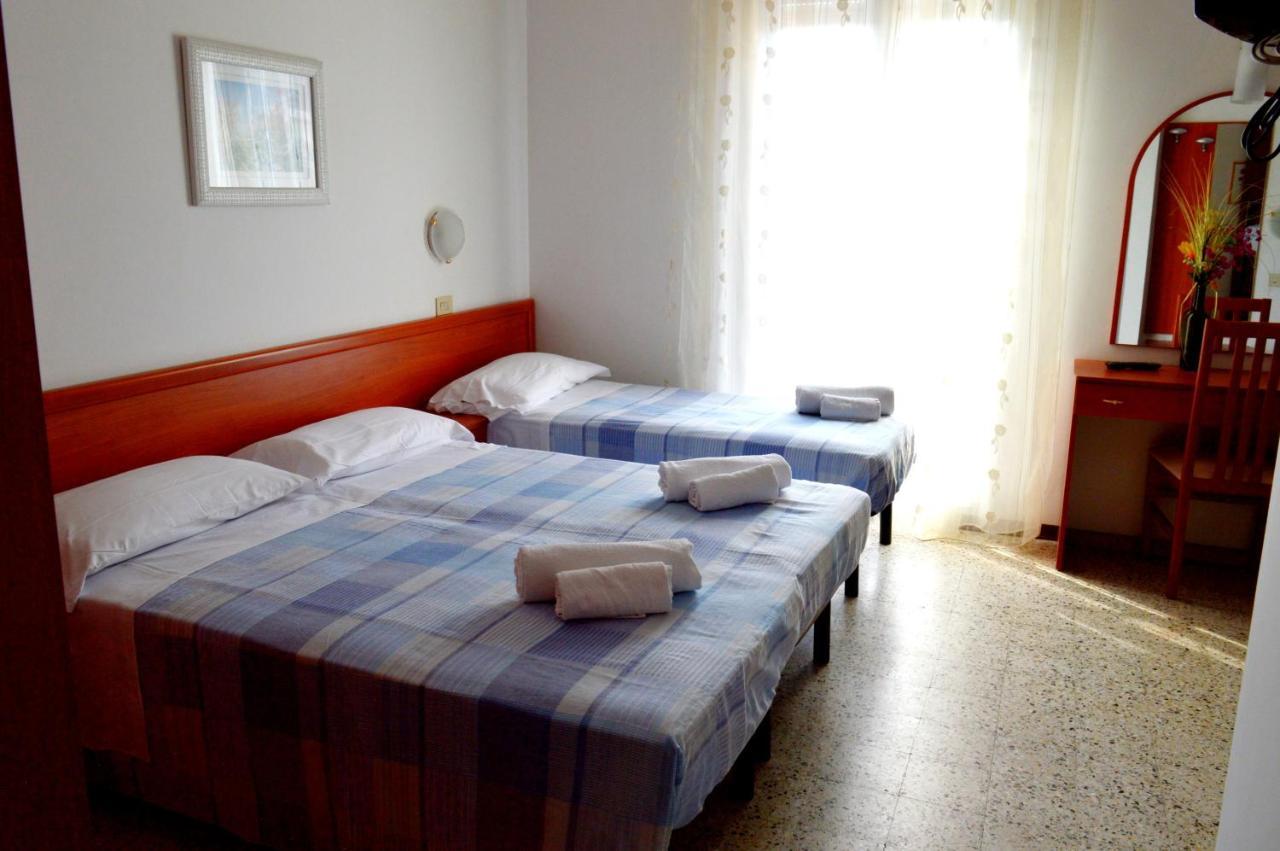Hotel Cirene Rimini Exterior photo