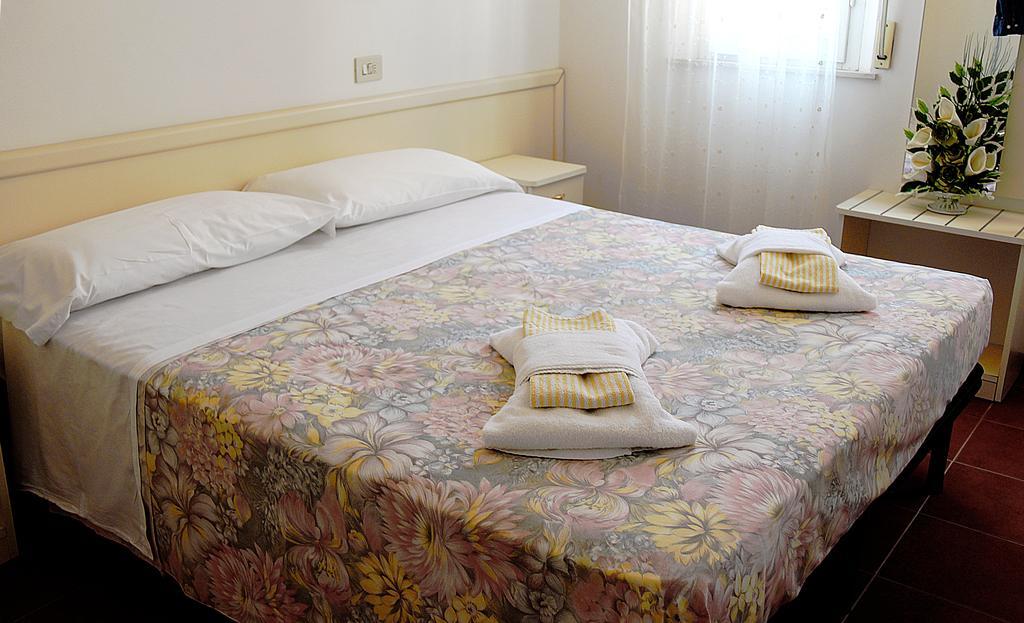 Hotel Cirene Rimini Room photo