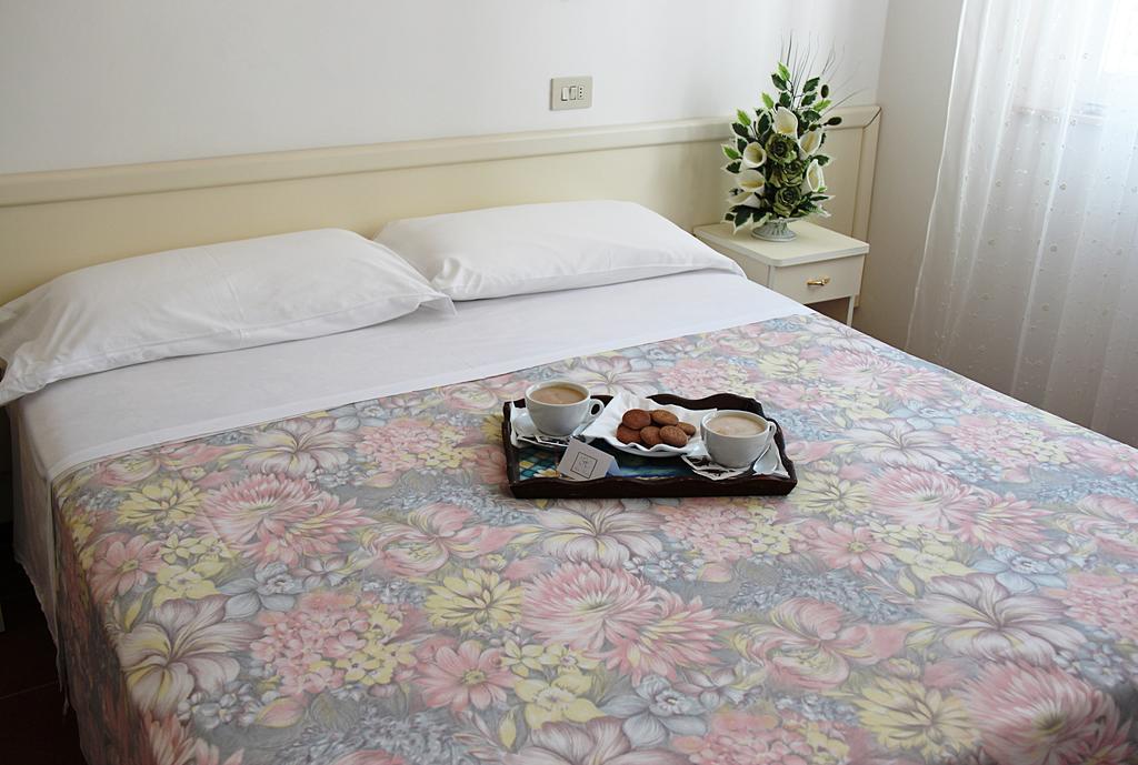 Hotel Cirene Rimini Room photo